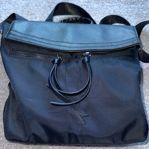 Botkier New York Black Nylon Trigger Medium Backpack w Adjustable Straps - Picture 3 of 15